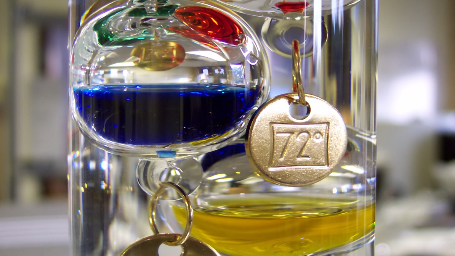 How does a Galileo thermometer work?