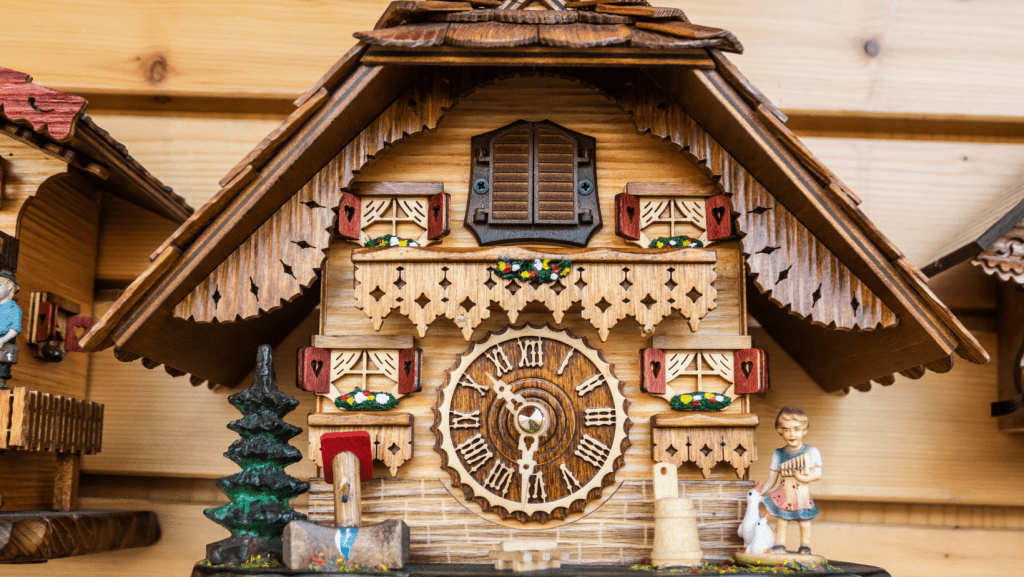 Operating and setup instructions for quartz cuckoo clocks